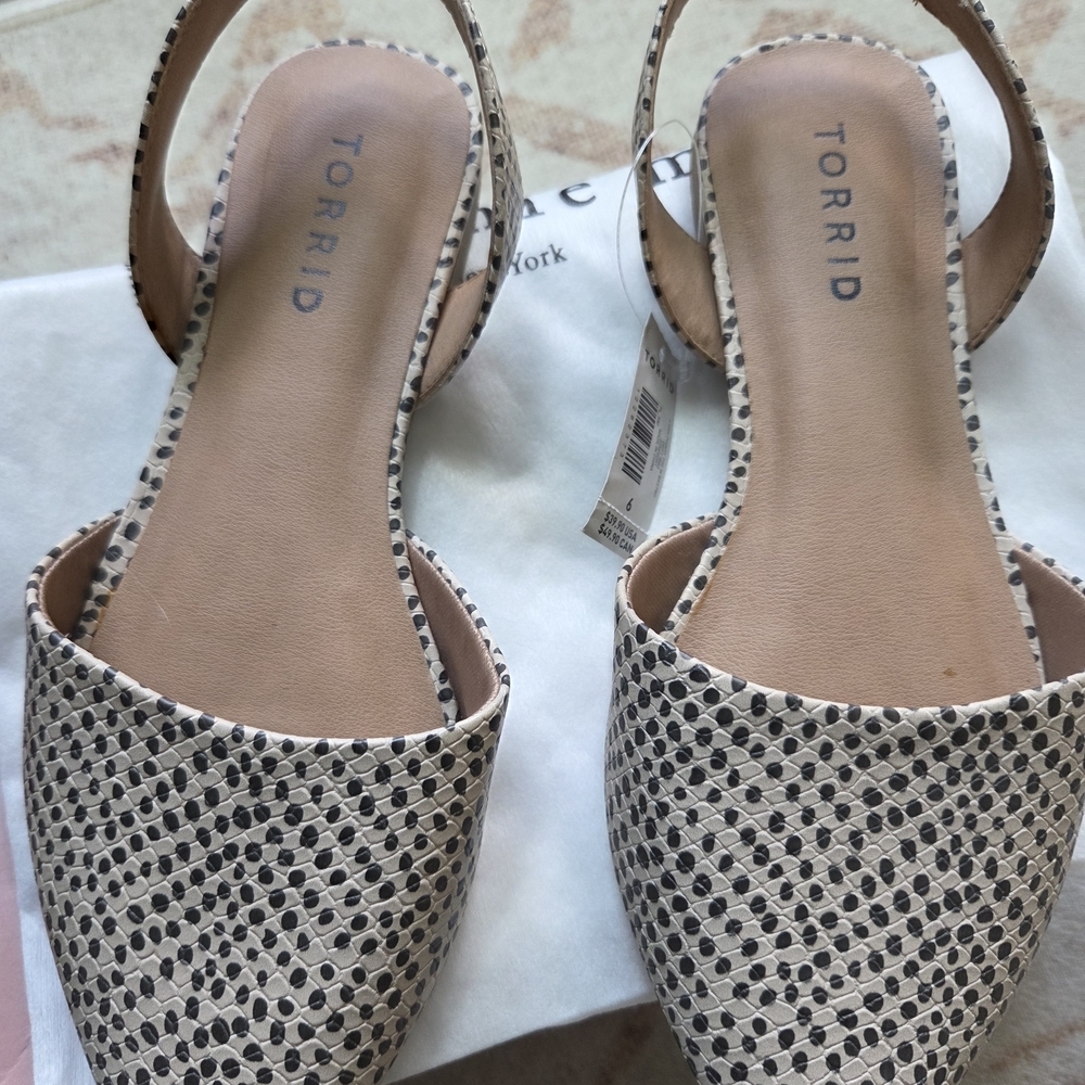 torrid Cream and Black Dotted Pointed Slingback Mules - Picture 5 of 5
